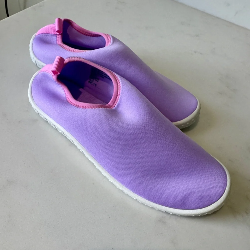 NWOT Cat & Jack Kids Water Shoes, size 2/3